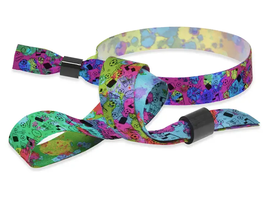 dos coloridas pulseras de tela personalizadas para la celebración de un cumpleaños